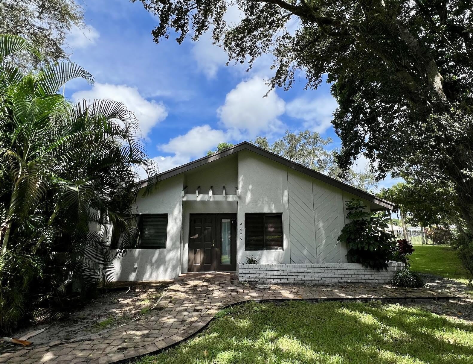 4075 Palm Forest Drive N – photo 3