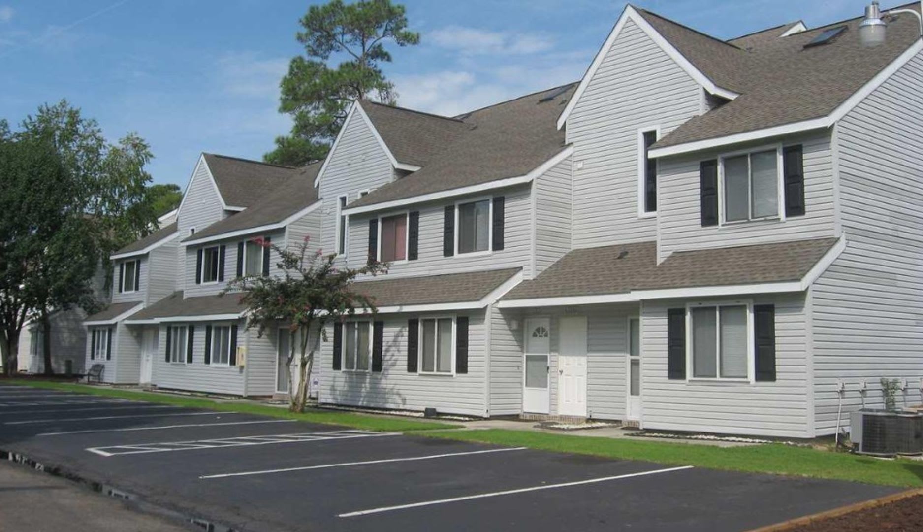Fairway Village Beautifully Upgraded Condo (Island Green) – photo 2