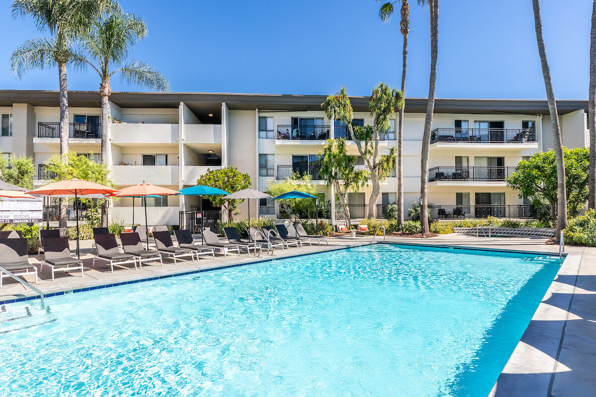 The Plaza at Sherman Oaks – photo 2