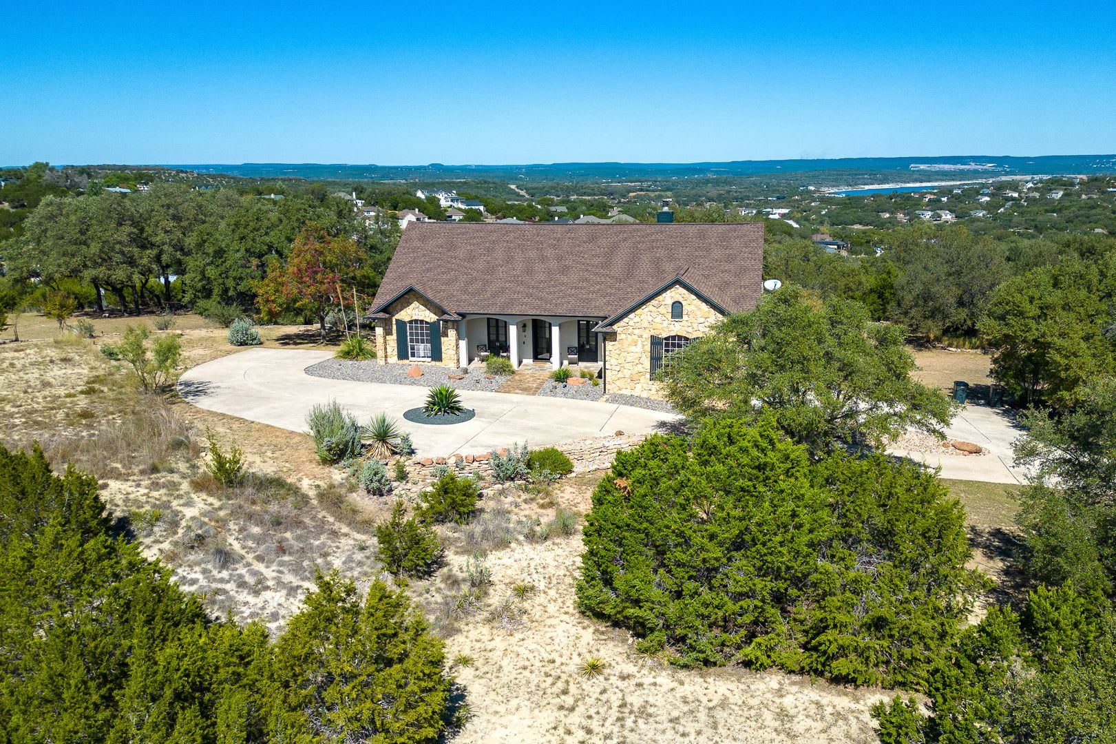 Fully Furnished Hilltop Retreat with Panoramic Lake Travis Views – photo 3