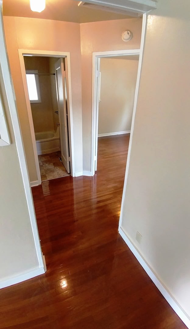 Bright two bedroom Home with a Covered Back Deck – photo 5