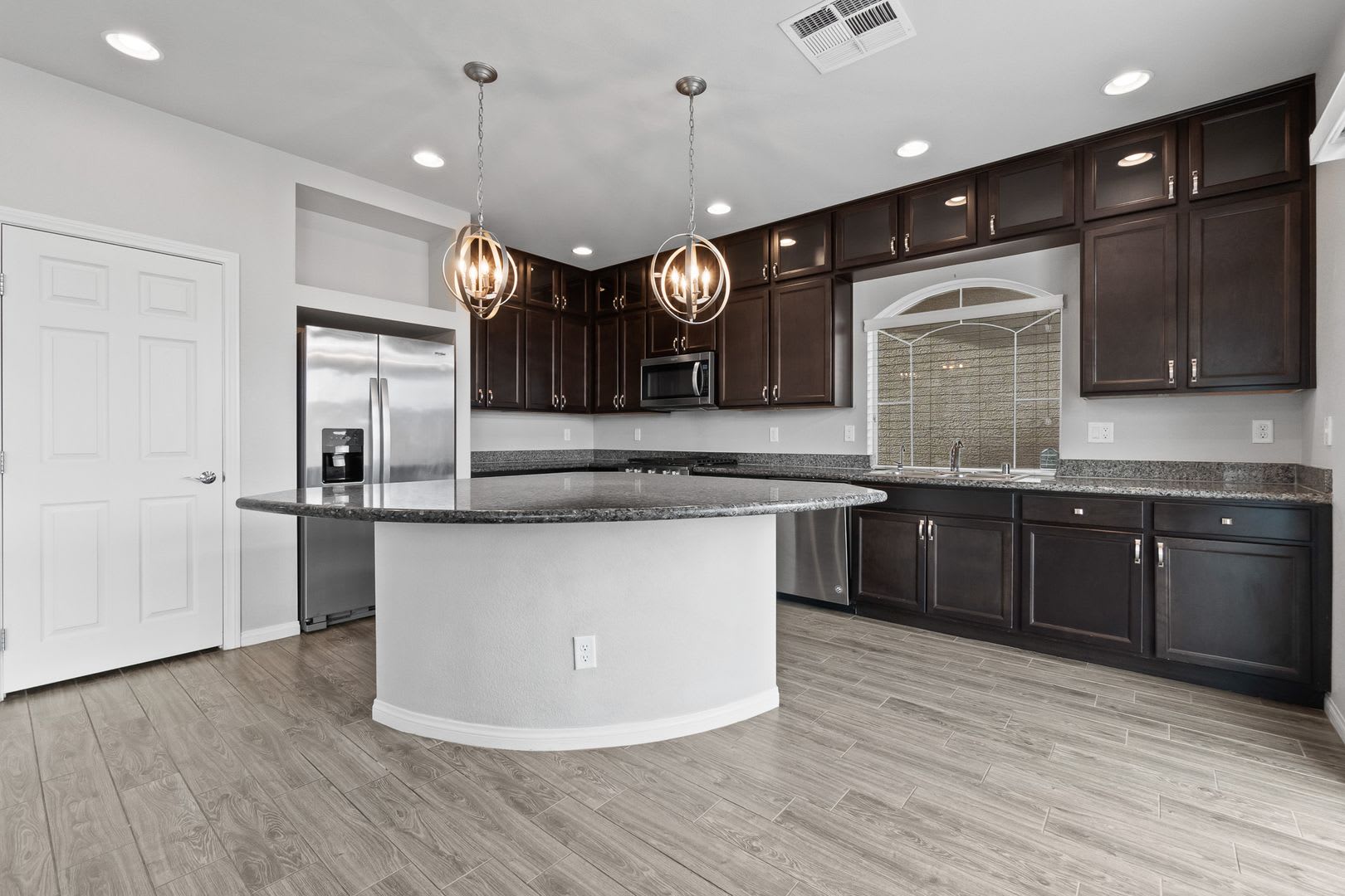 Spacious 5-Bedroom Home with Expansive Loft in Southwest Las Vegas – photo 5