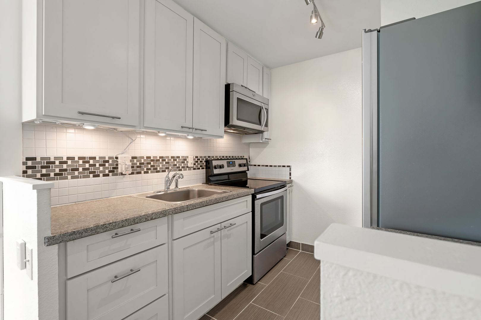Modern 1-bedroom Condo in Waikiki – photo 5