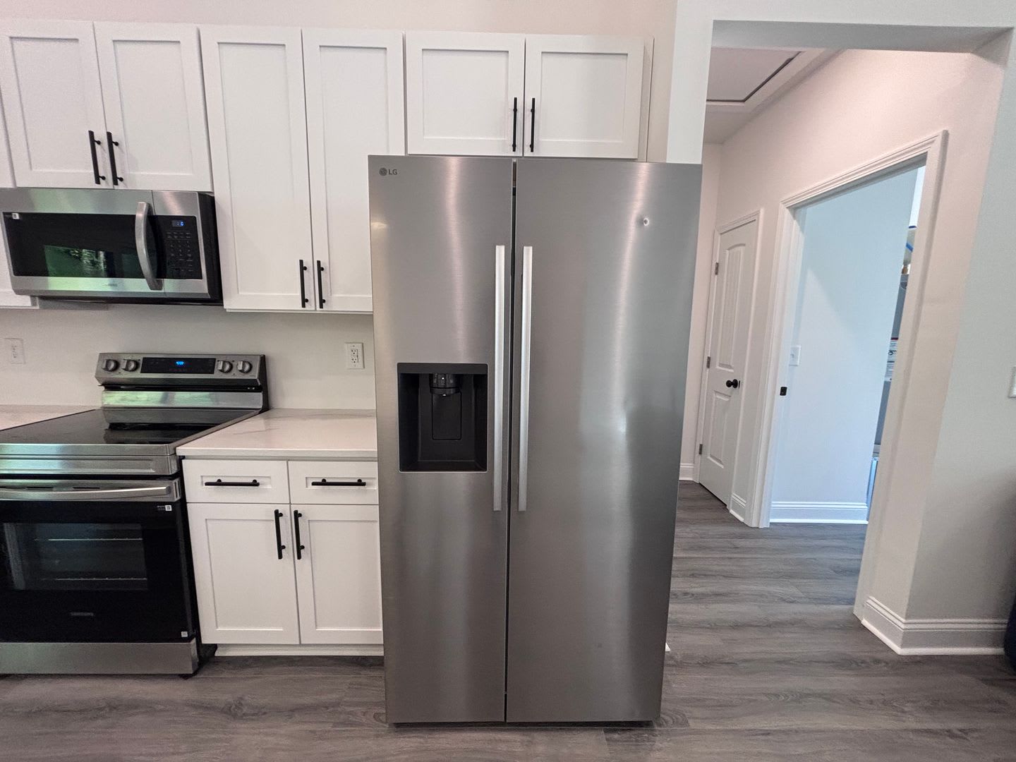 Like New Home! Three-Bedroom, Two Bath, Furnished home Is Now Available in Castlewood! – photo 4