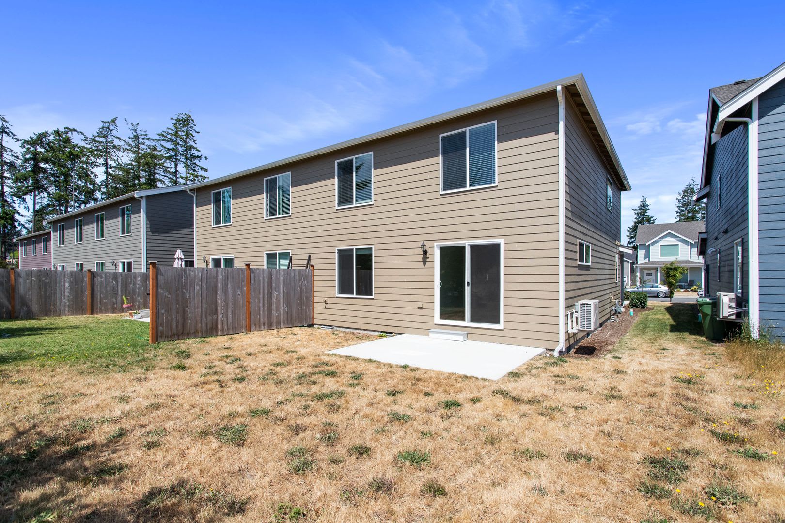 4 Bed 2.5 Bath – photo 2