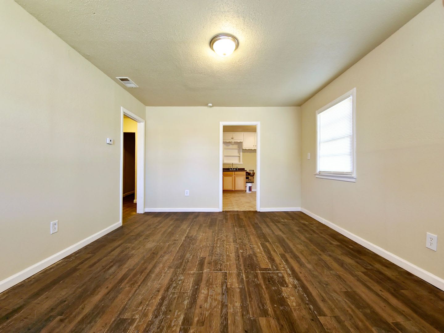 MOVE-IN SPECIAL: Cozy 3 Bedroom Home in East Lubbock – photo 4