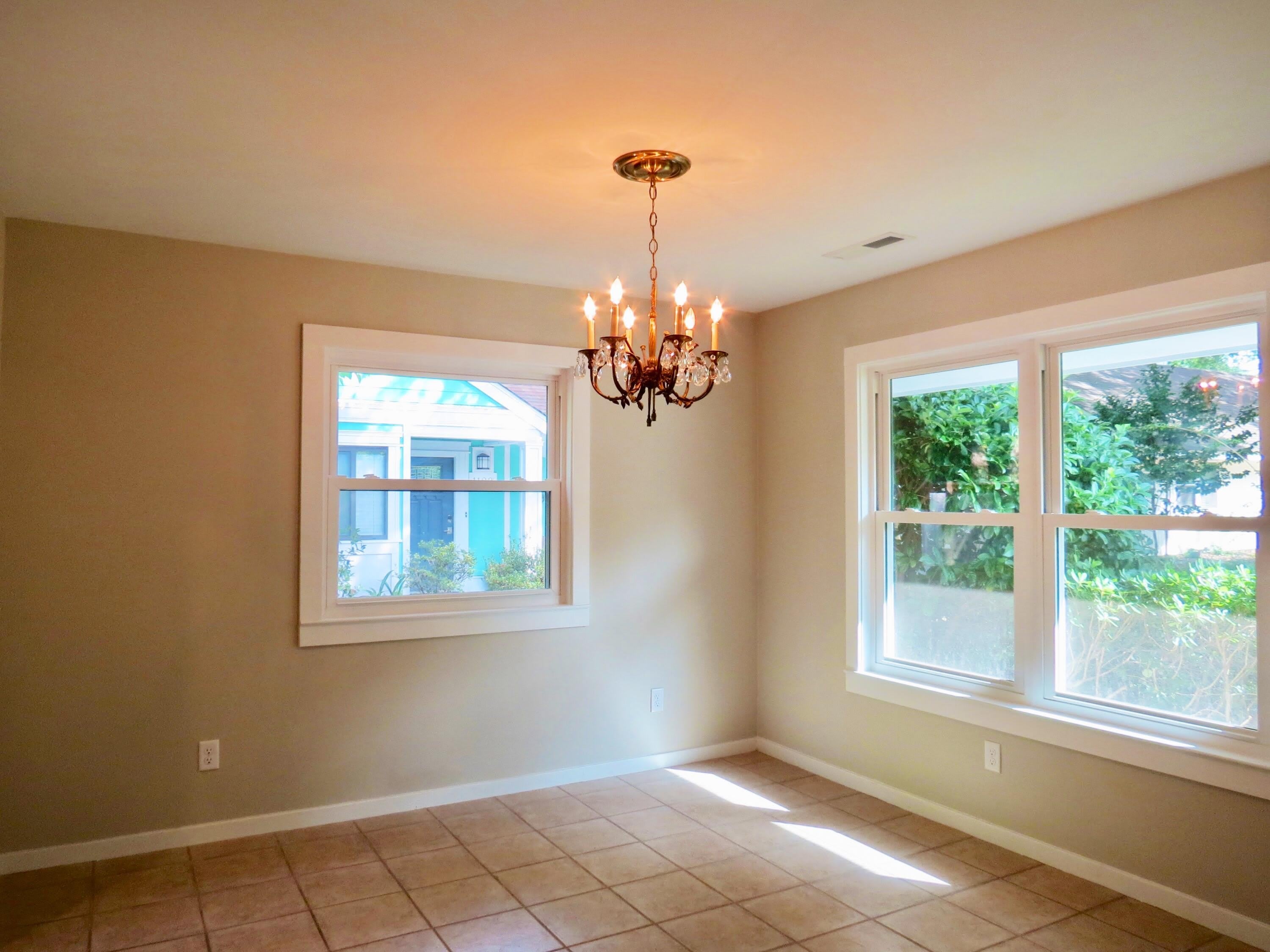 1124 Honeysuckle Court – photo 5