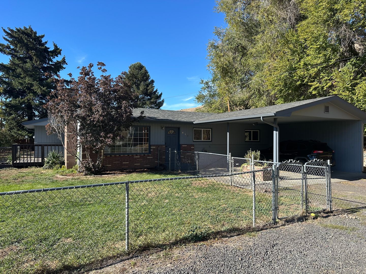 Spacious 4 Bedroom Home with Fenced Yard – photo 2