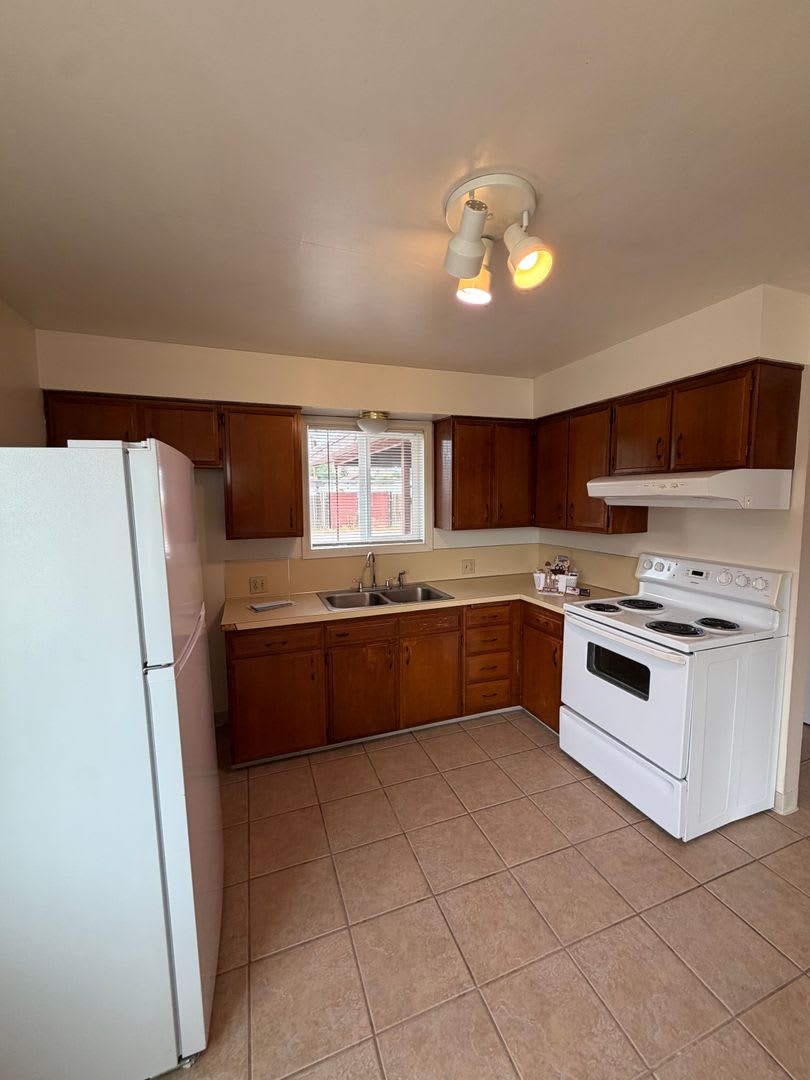 2 Bedroom, 1 Bath Duplex – $1095/Month – photo 1