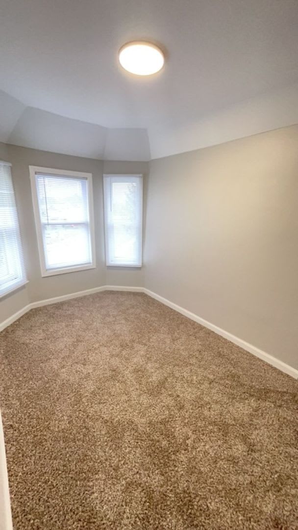 Spacious Newly Renovated 4 Bed 2 Full Bath Home Located Near Downtown! – photo 4