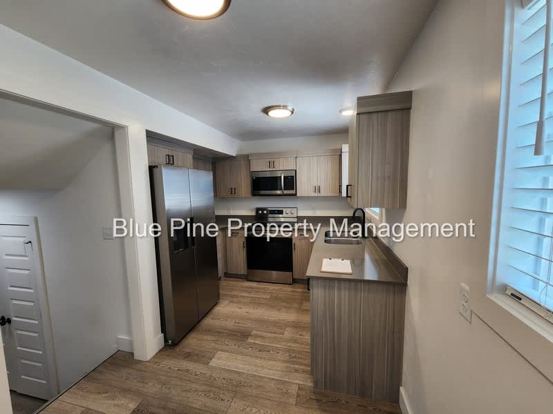 1565 South Higbee Avenue – photo 4