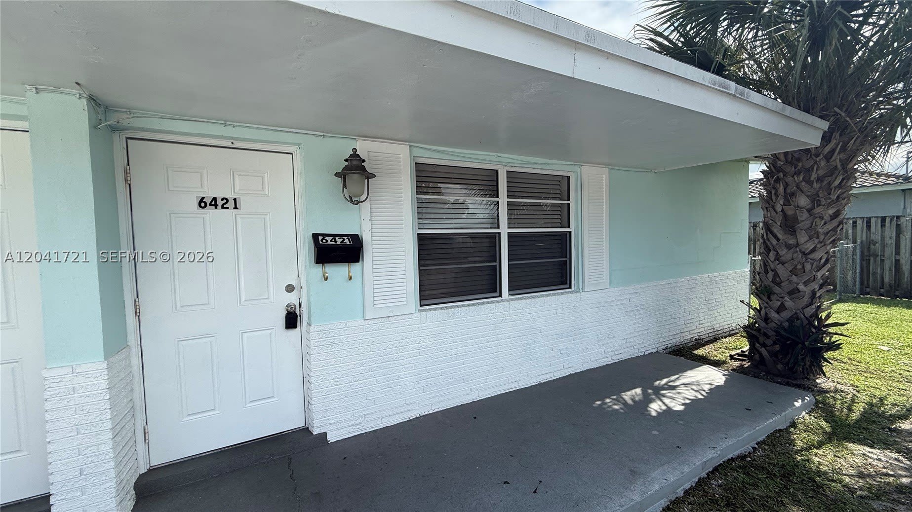 6421 NW 20th Ct – photo 1