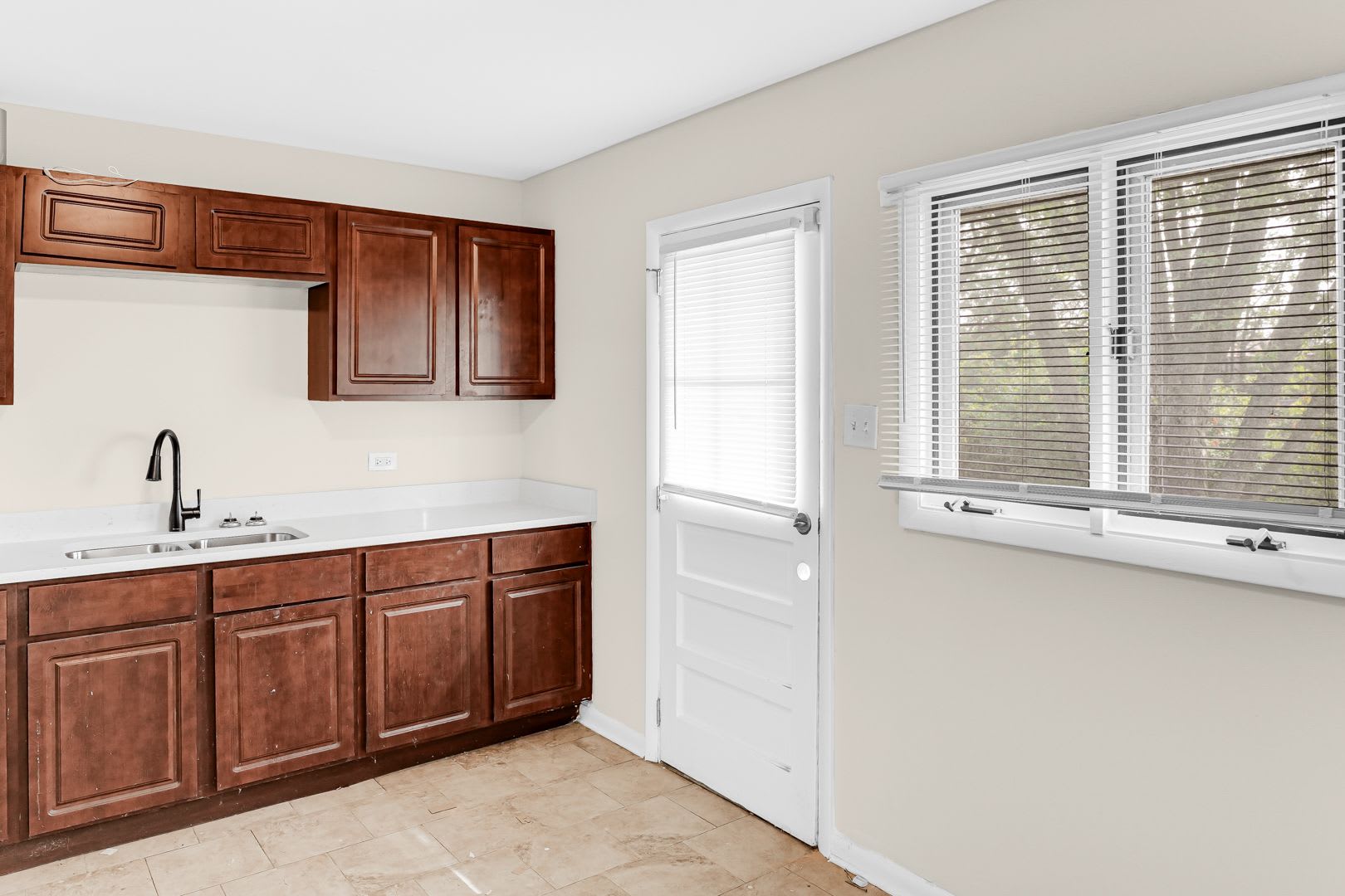 4-Bedroom, 2-Bathroom Home in Richton Park – photo 5