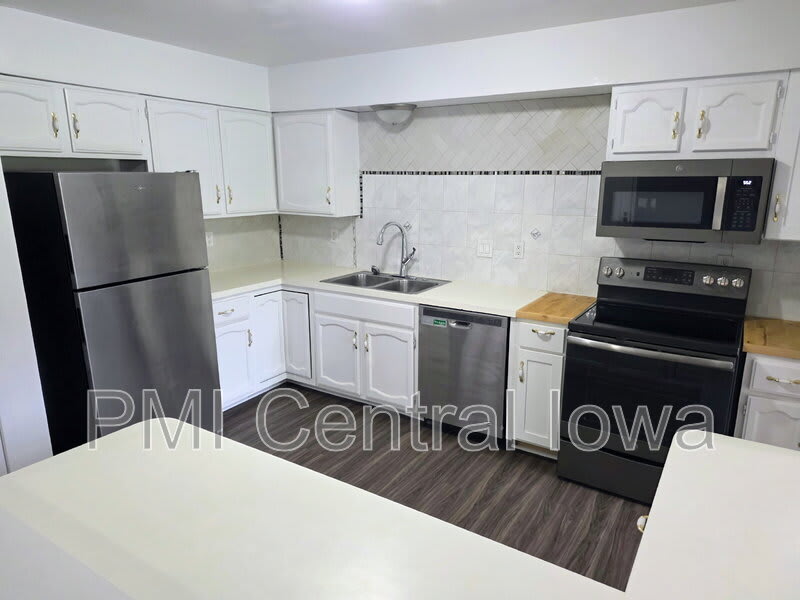 1100 50Th Street – photo 3