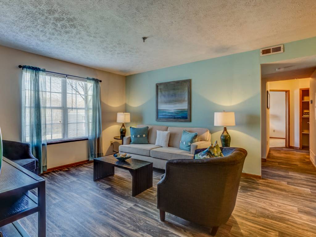 Lake Forest Apartments – photo 3