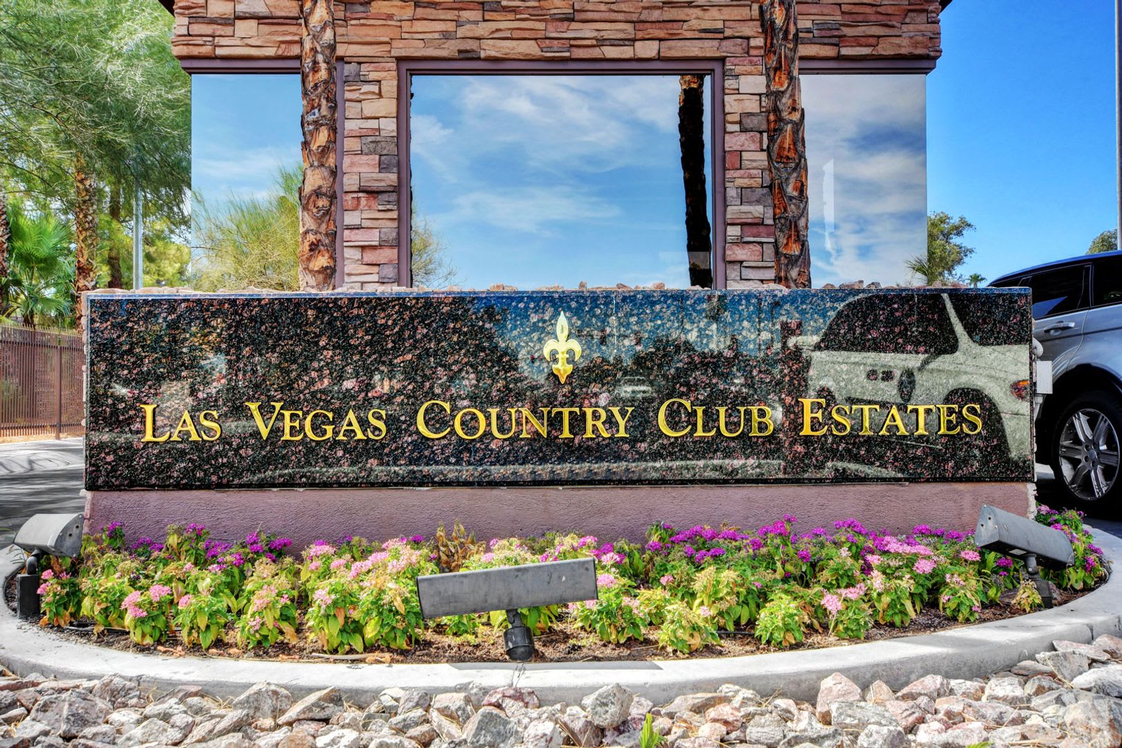Beautiful 2 Bedroom Townhome in Guard-Gated Community – Prime Location! – photo 4
