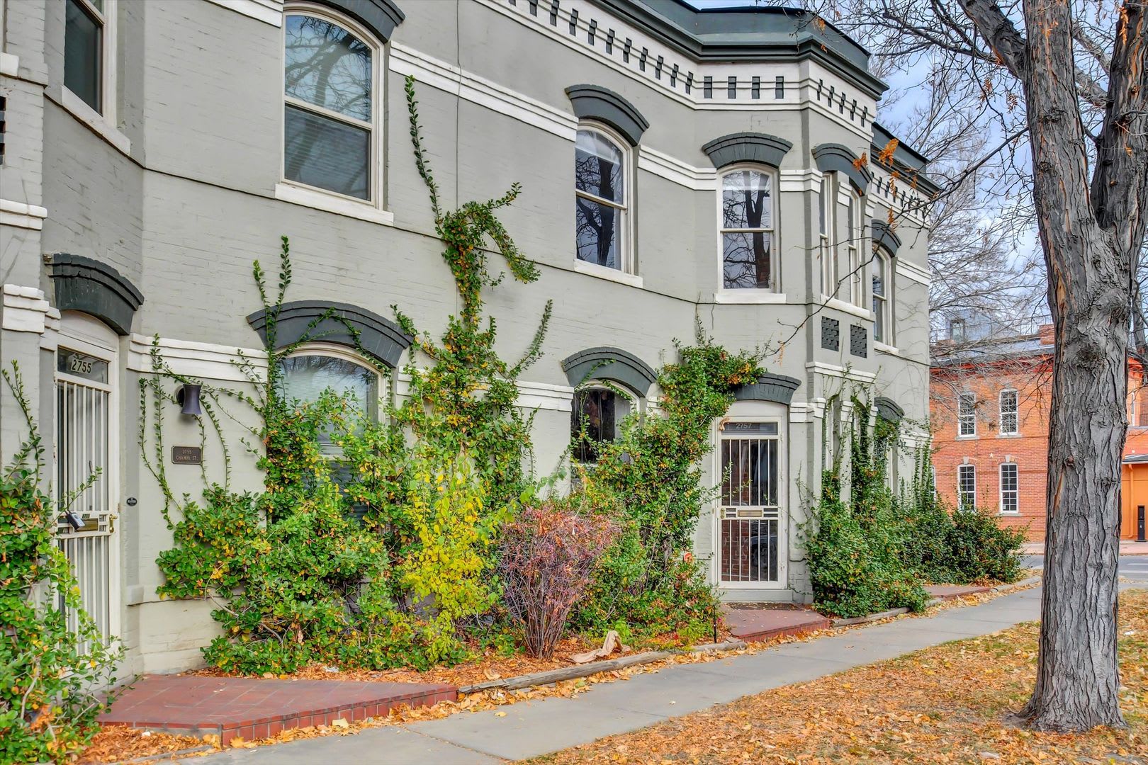 Architecturally Stunning Curtis Park Townhome With Historic Charm – photo 2