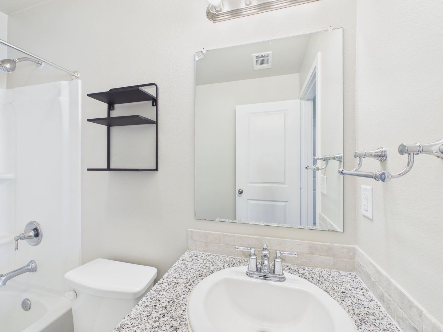 4712 Hinson Street – photo 3