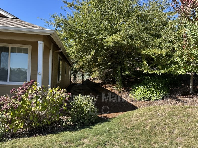 6913 Owl Dr SE – photo 3