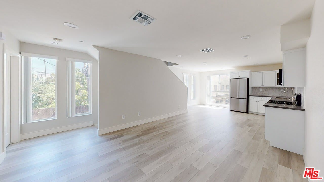 953 N Mariposa Ave – photo 3
