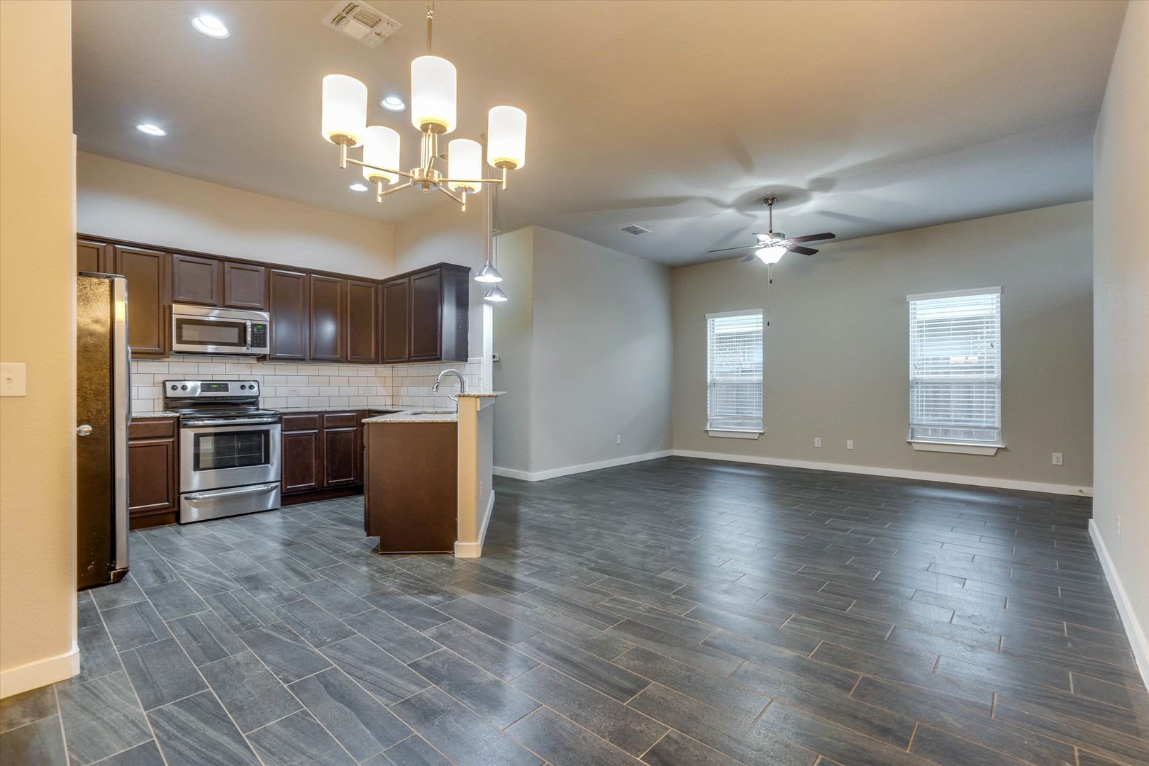 Beautiful 3 Bedroom Townhouse Located In Bastrop Texas – photo 4