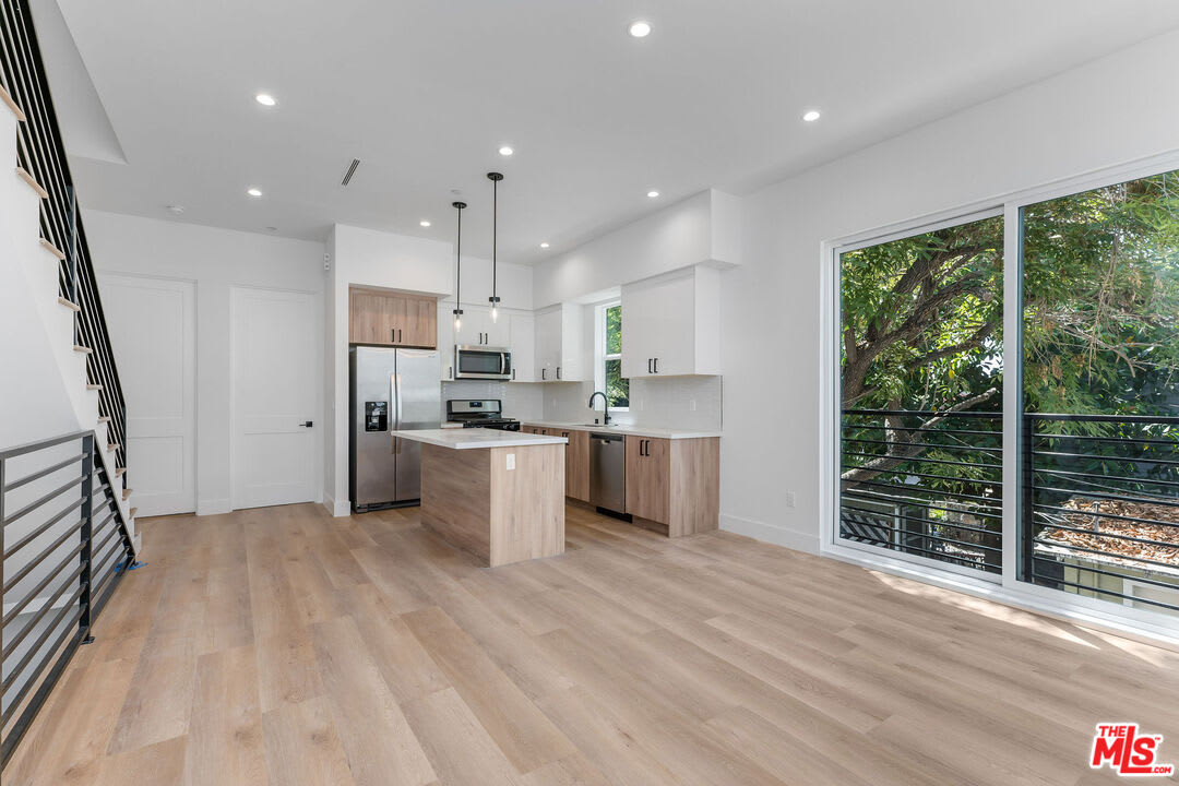 1834 Echo Park Avenue – photo 4