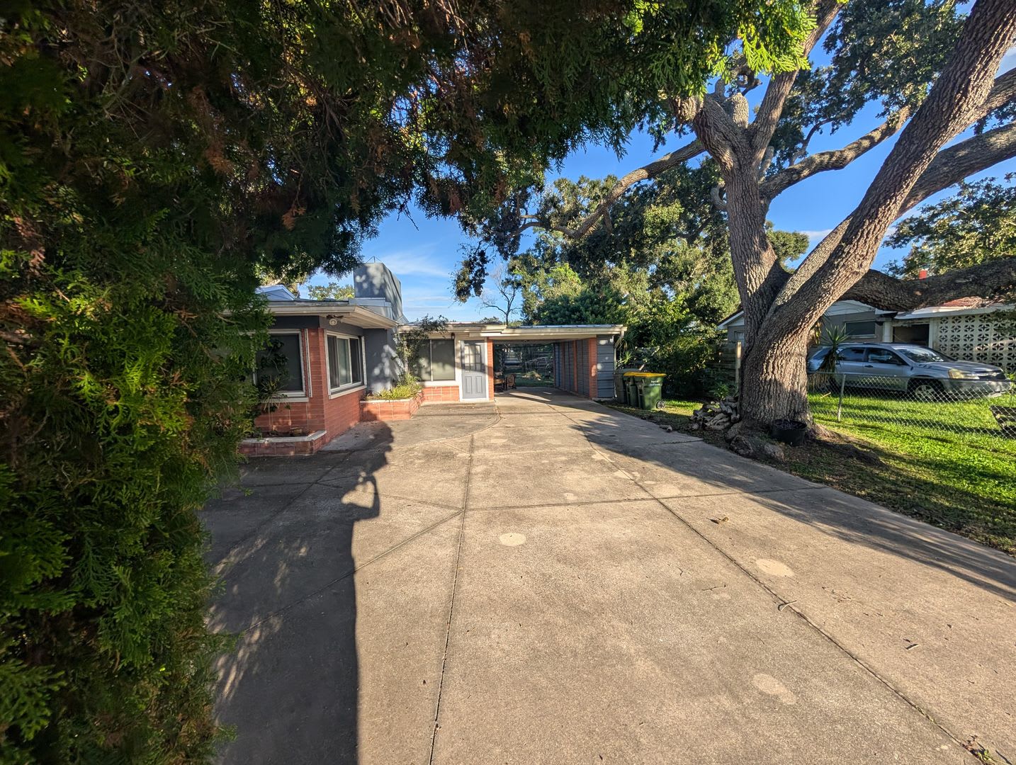 Charming Sarasota Home with Guest House, Extra Storage, and Plenty of Parking! – photo 2