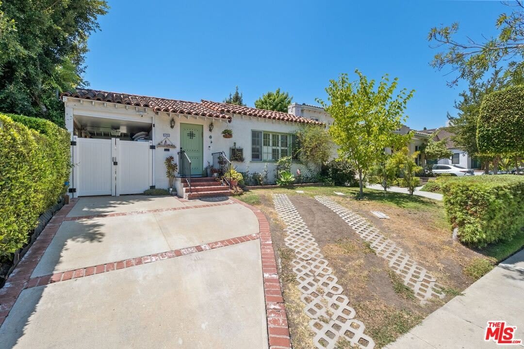 471 S Clark Dr – photo 2