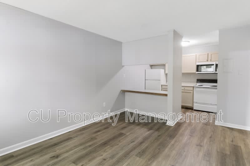 1605 N Willow Rd Apt 214 – photo 3