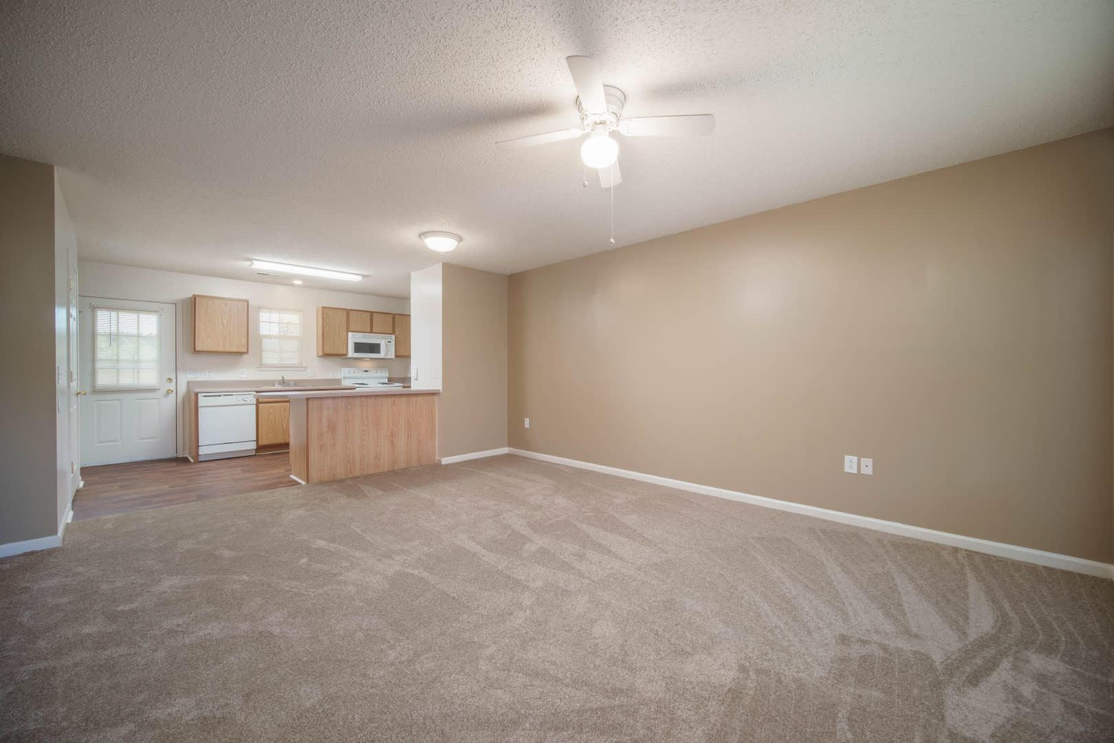 All Brick Building 55 Senior Community Rent 924 Month – photo 4