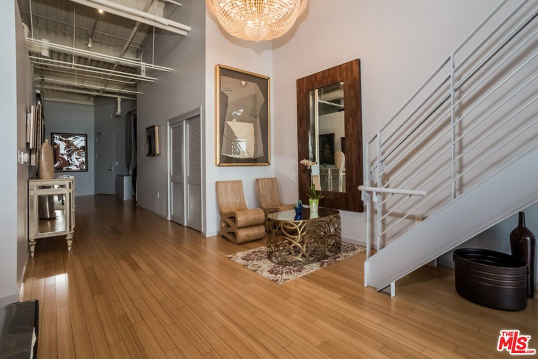 1130 S FLOWER St – photo 4