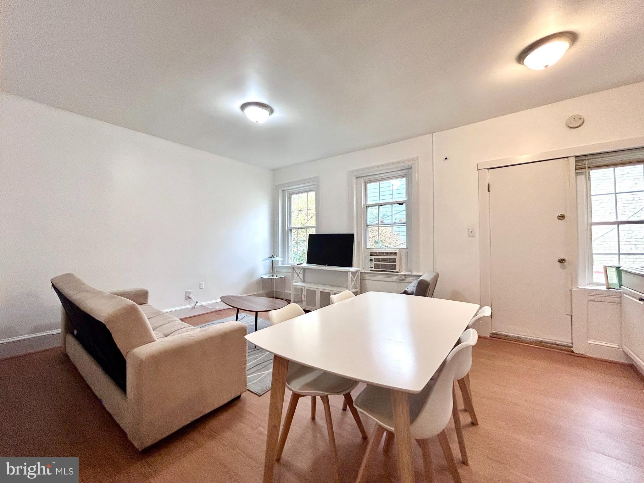 1544 INDEPENDENCE Avenue SE – photo 3