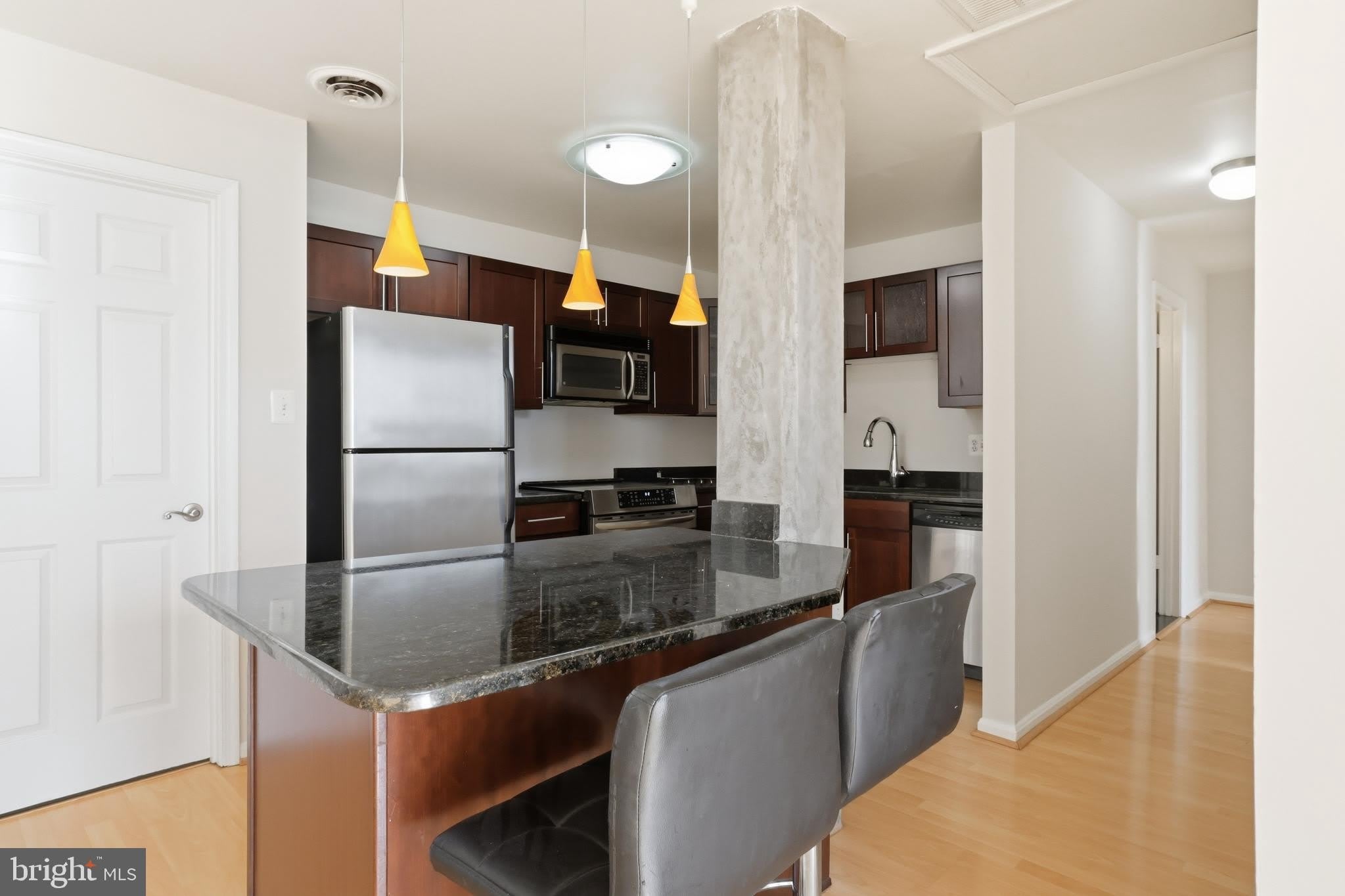 1011 HUNTER Street – photo 3