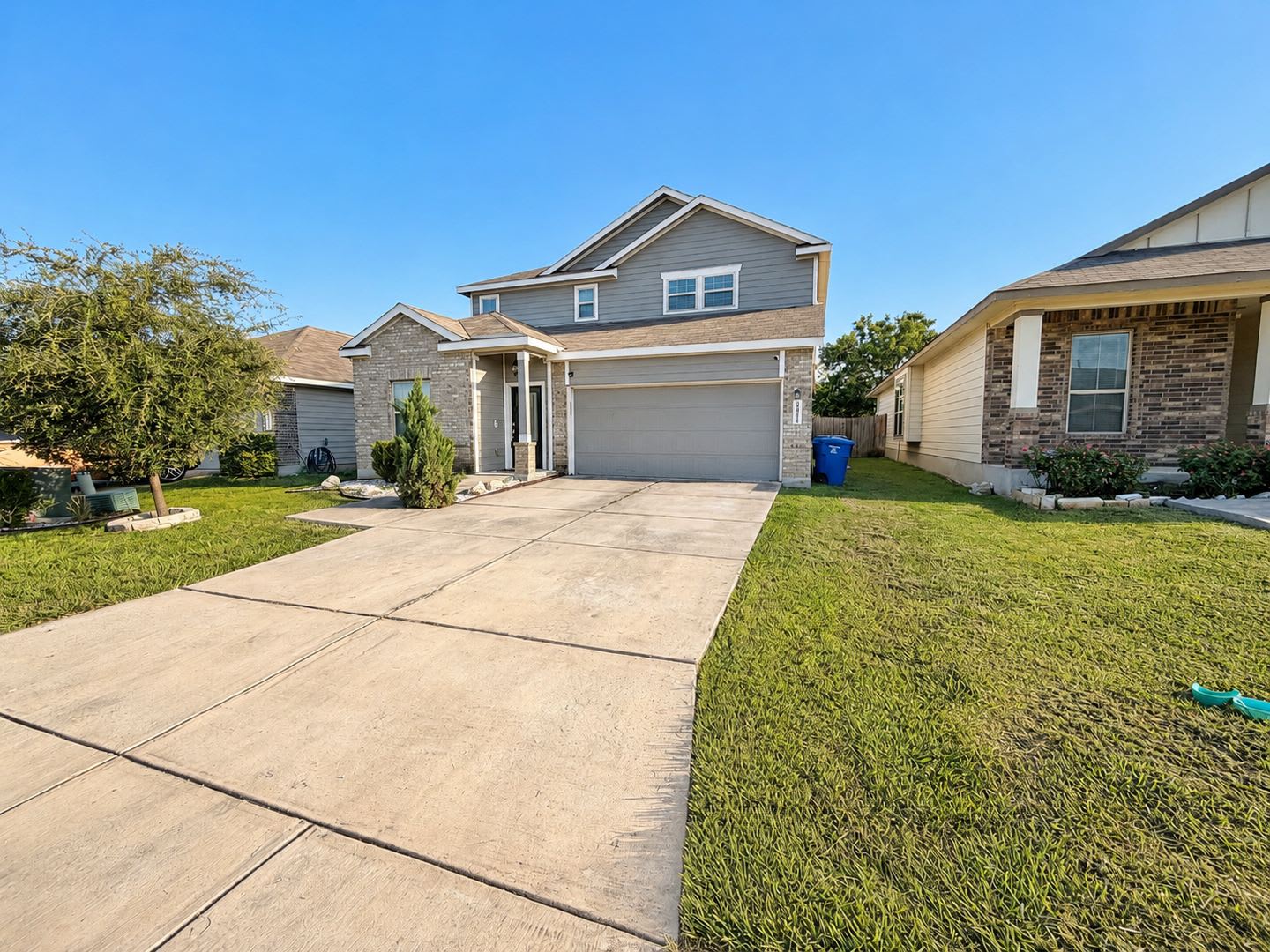 Welcome to This 5BR/ 2.5 BA w/ GameRoom Move-in Ready Home ~ Conveniently Located to RAFB/Ft Sam! – photo 2