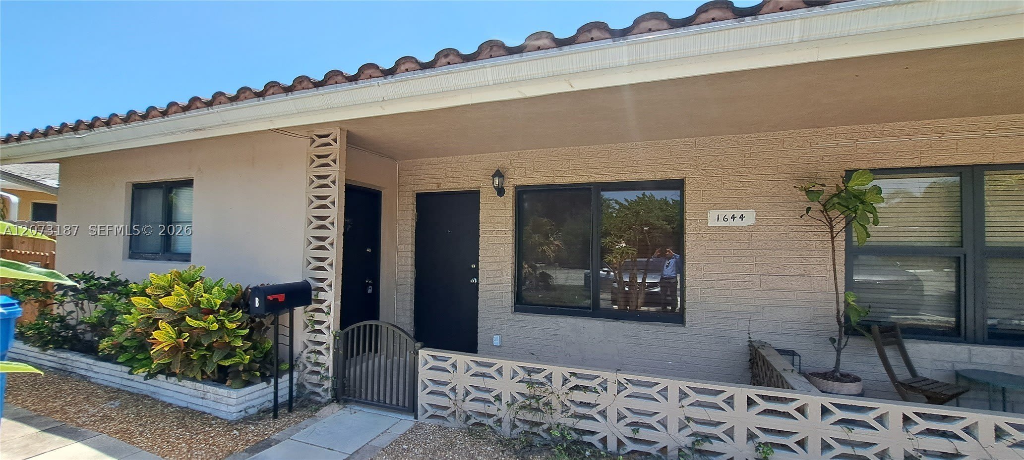 1644 NE 33rd St – photo 2