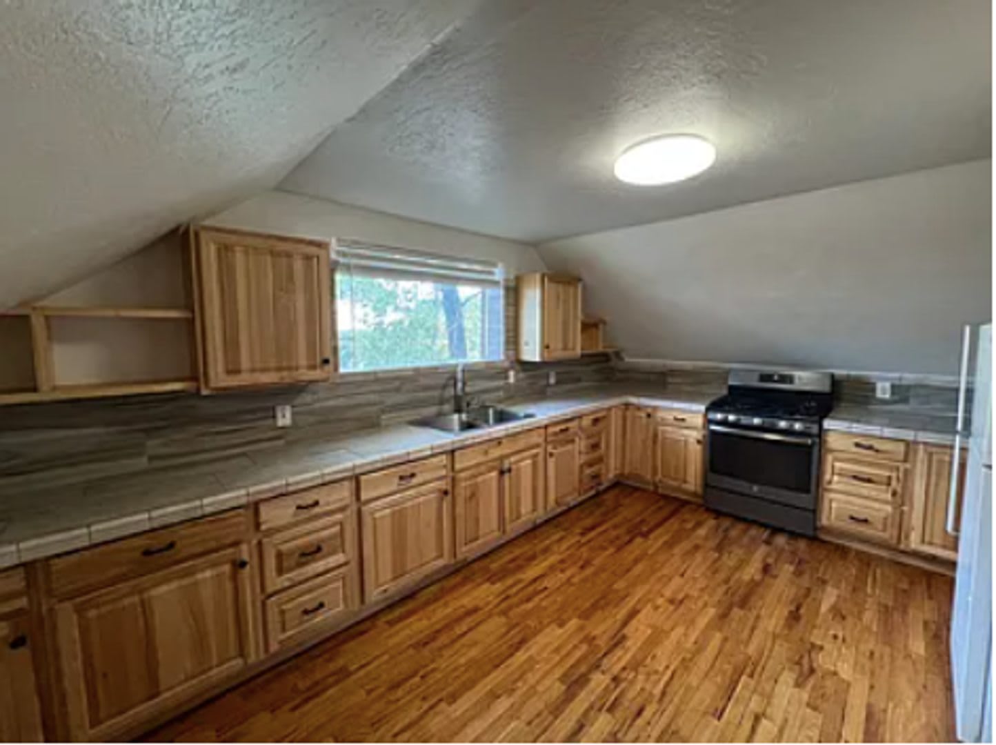 Downtown Flagstaff 3-Bedroom Rental – photo 2