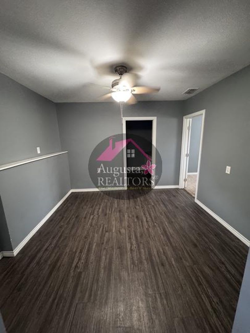 Large 4 Bedroom Home Close To Acu – photo 3