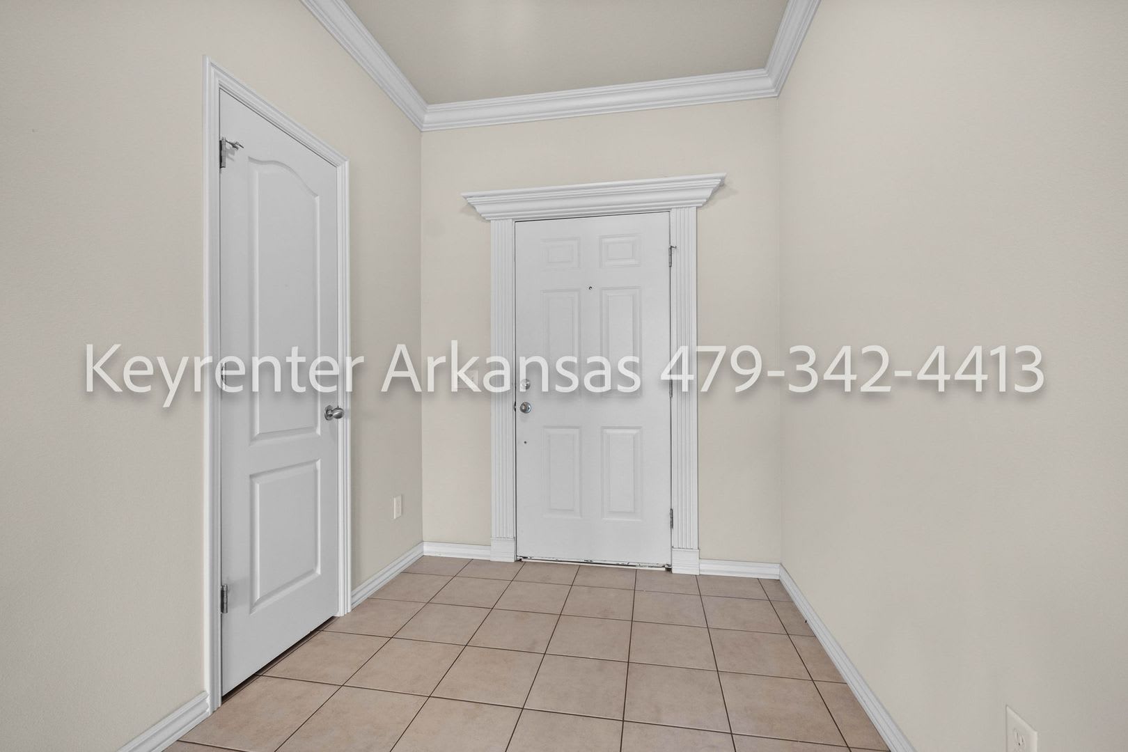 Bright 3 Bedroom Bentonville Home with Fenced Yard & Natural Light – photo 5
