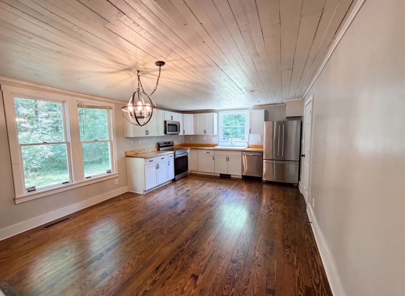 571 Winston St – photo 2