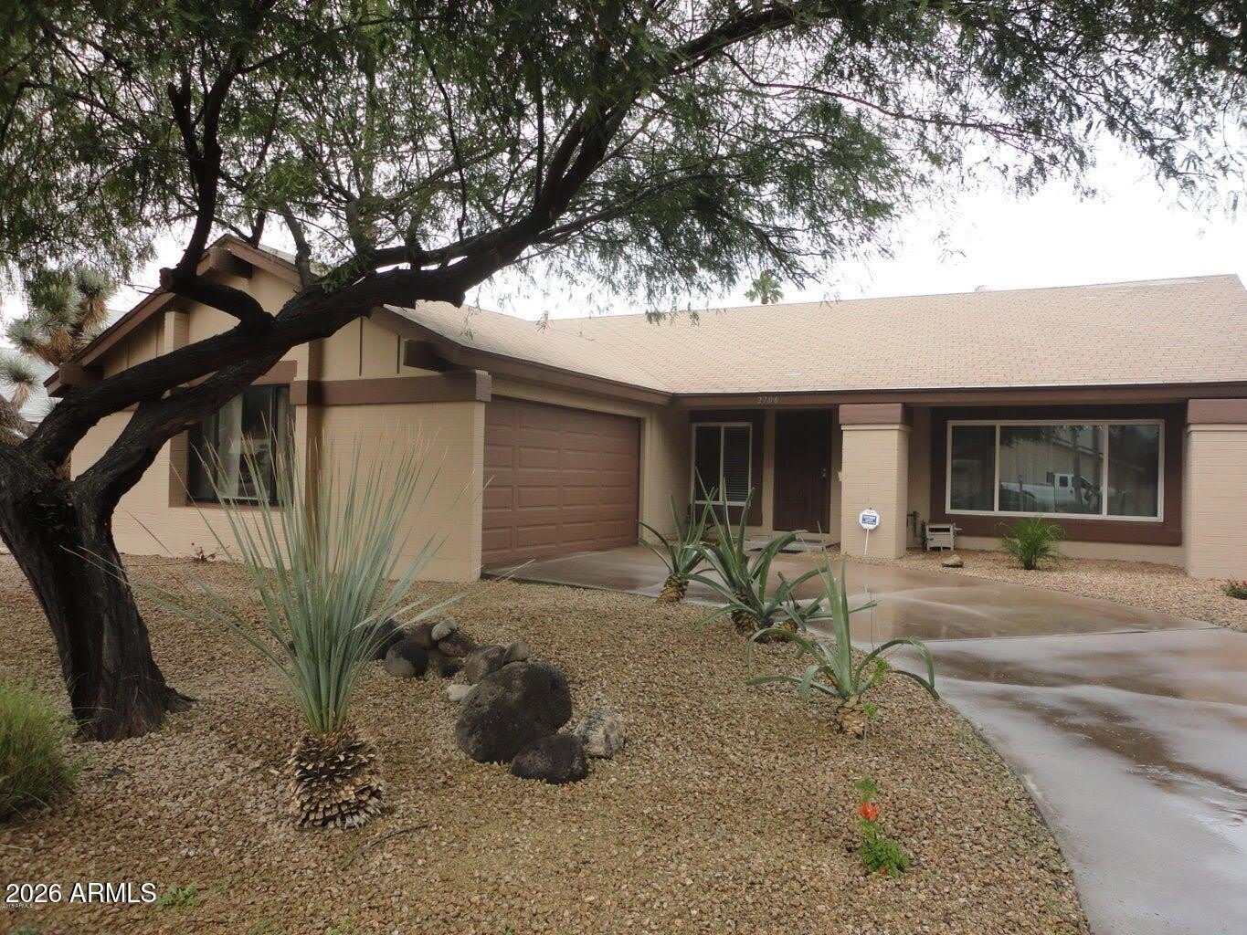 2706 E SYLVIA Street – photo 1