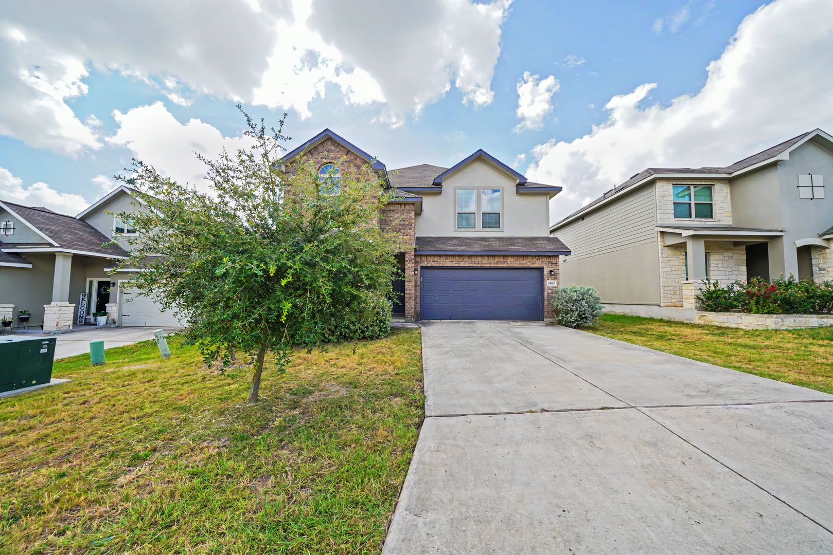 Spacious 5-Bedroom Home with Game Room and Solar Panels – photo 2