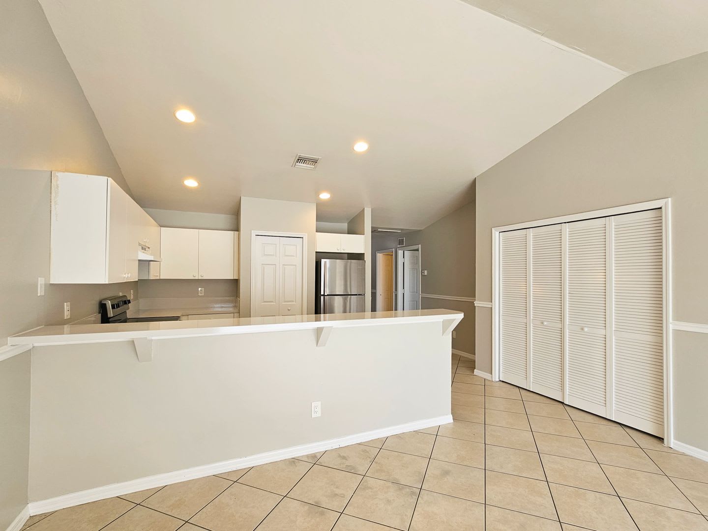 Well Maintained 3Br 2Ba W 1 Car Garage Attached Duplex Lawn Care And Salt Service Included Free Application – photo 4