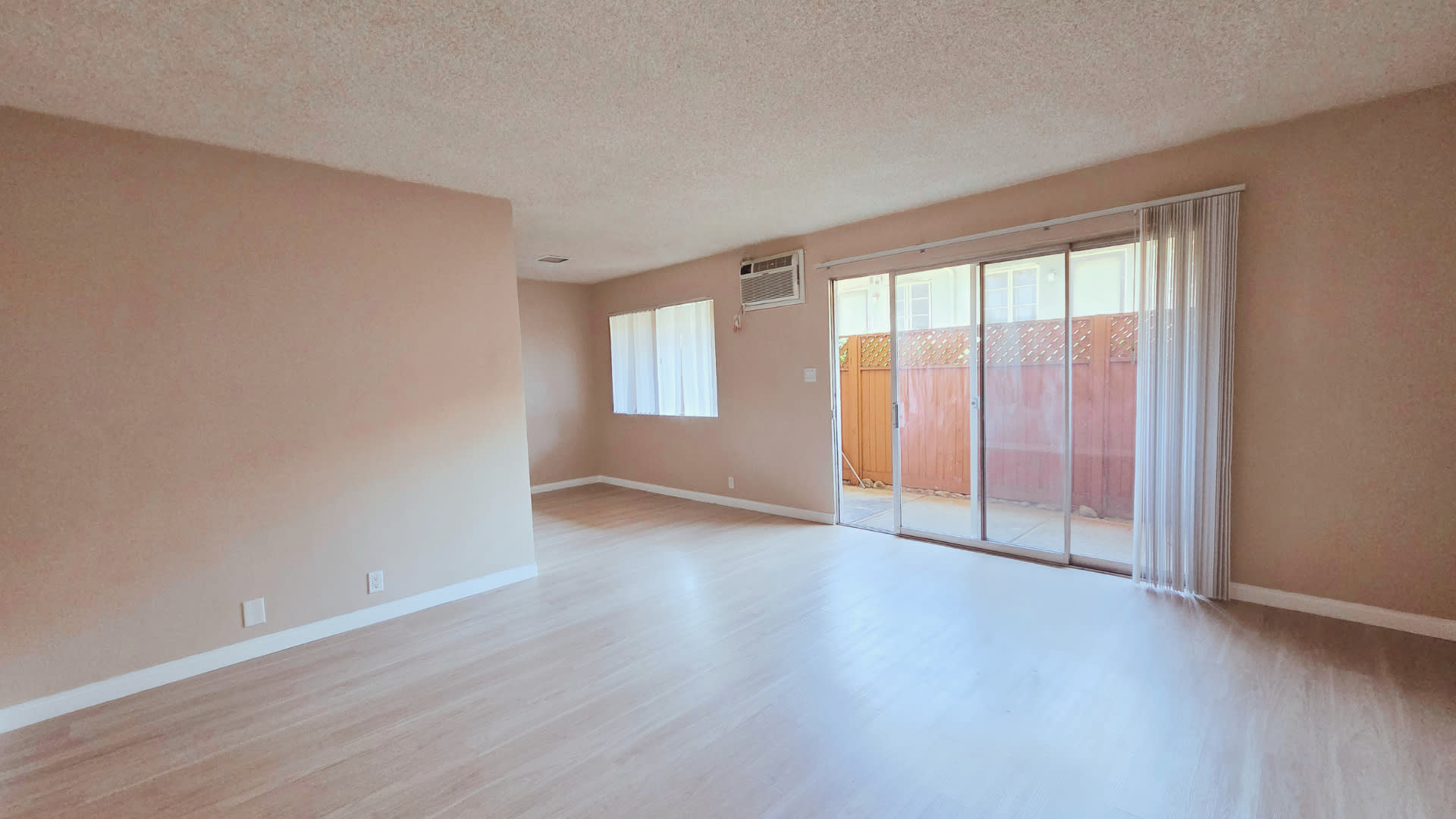Huntington Villas – photo 1