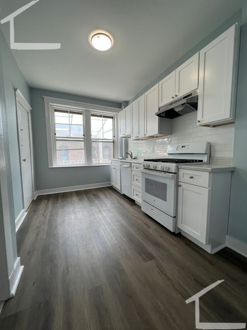 Huge 3 bed with in-unit laundry. – photo 4
