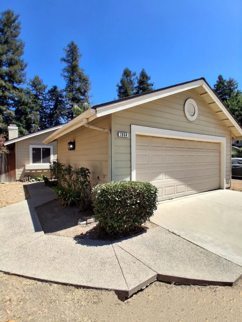 SPECIAL: HALF OFF FIRST MONTH'S RENT! Single Level 3 BR Home w/ 2-car Garage & Backyard! – photo 1