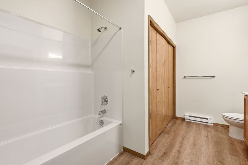 1123 E Hastings – photo 5