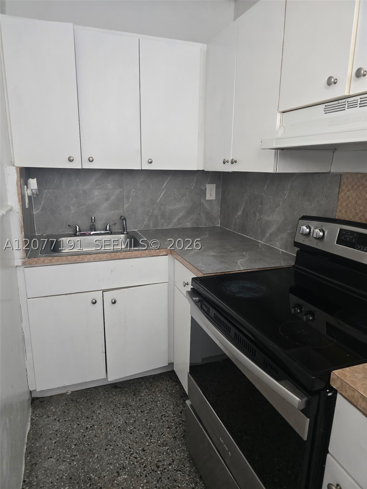 260 SW 11th Ave – photo 1