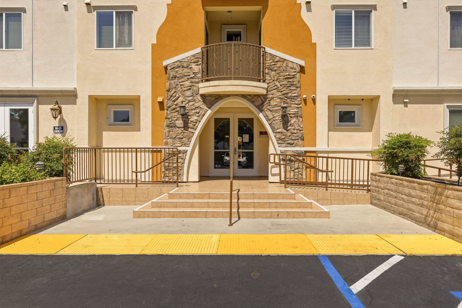 Mason – photo 1