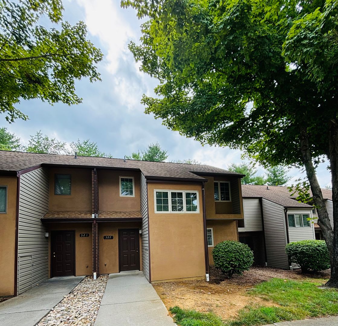 3 Bedroom 2 5 Bath Townhouse – photo 2