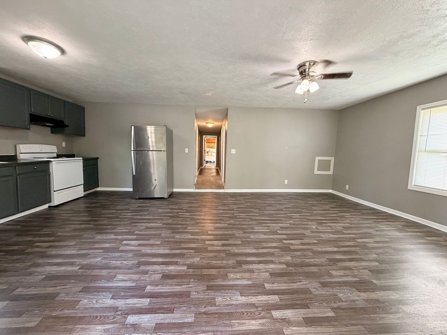 3 Bedroom 2 Bathrooms with Fully Fenced In Yard AVAILABLE NOW!!! – photo 2